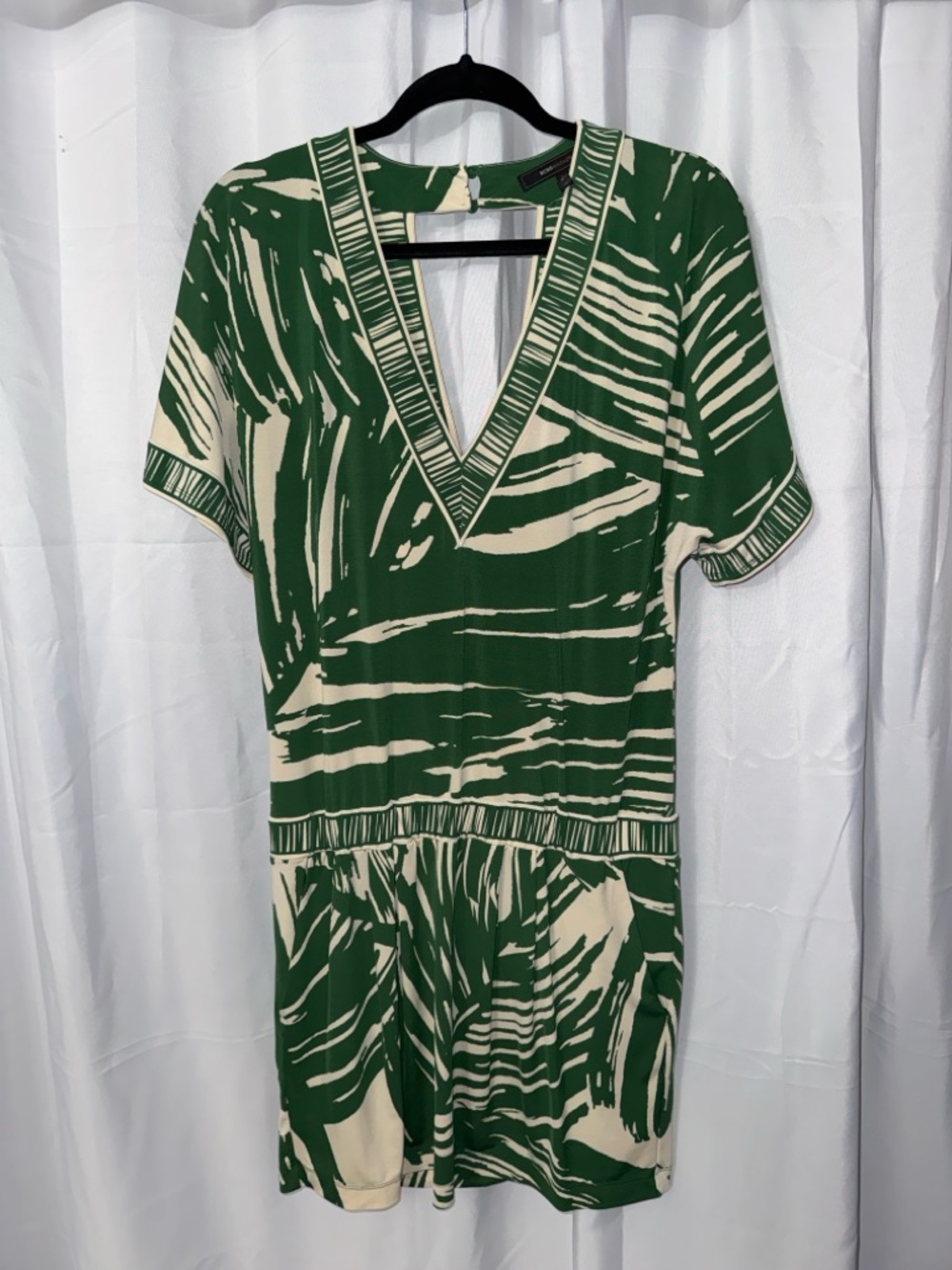 BCBGMaxAzria Green and Cream V-Neck Printed Mini Dress